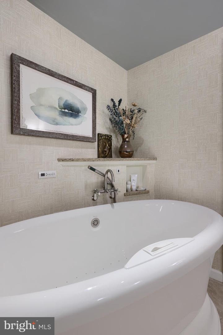 110 N Duke St #201 Property Photo 37