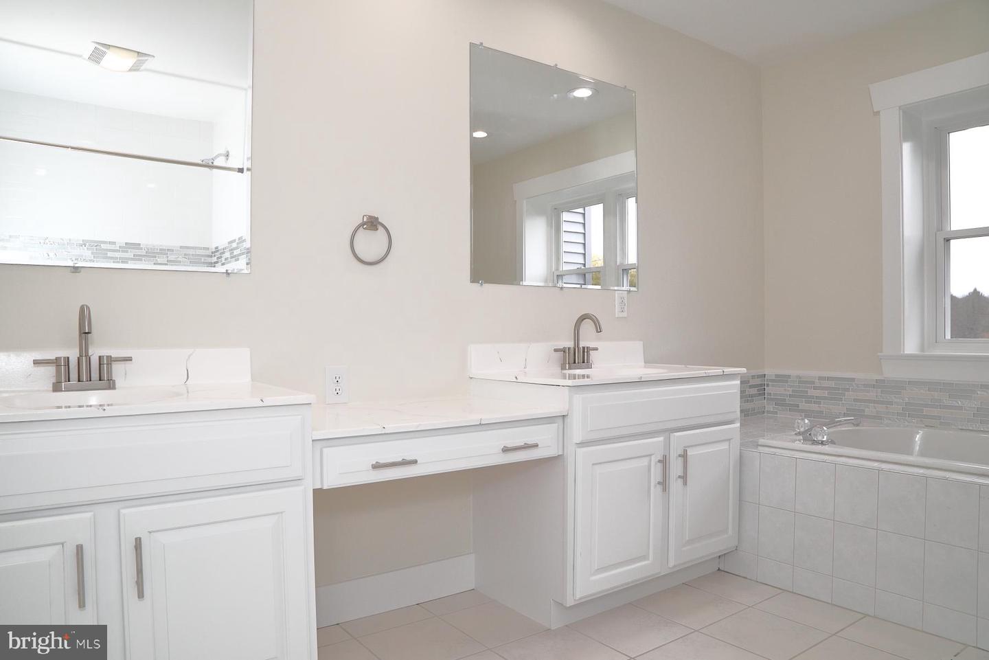 356 Copley Dr Property Photo 40