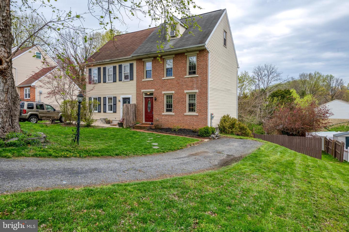 202 Fairfax Property Photo 2