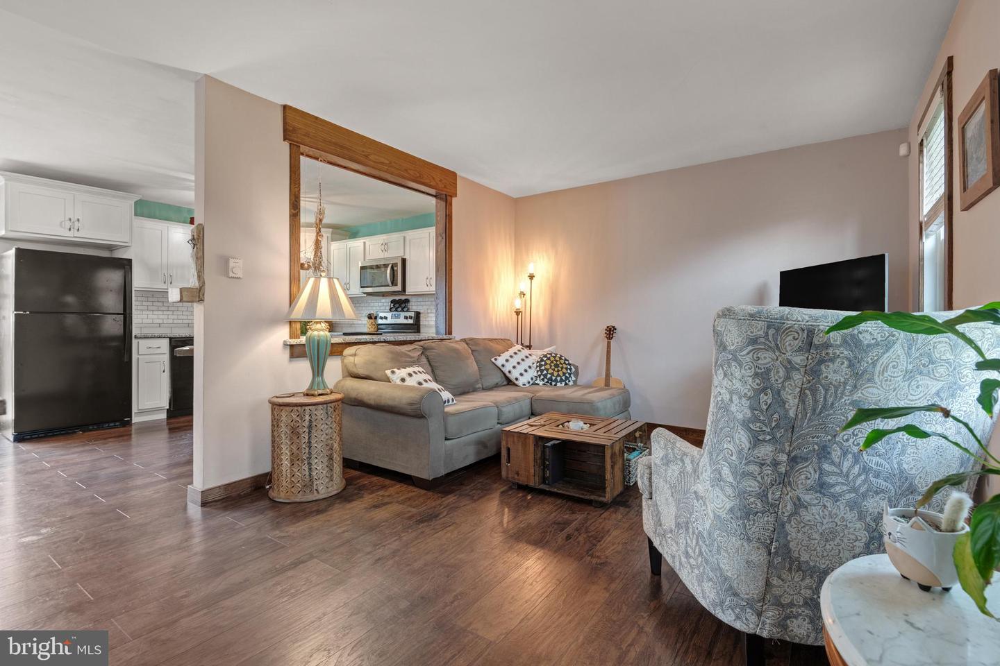 202 Fairfax Property Photo 4