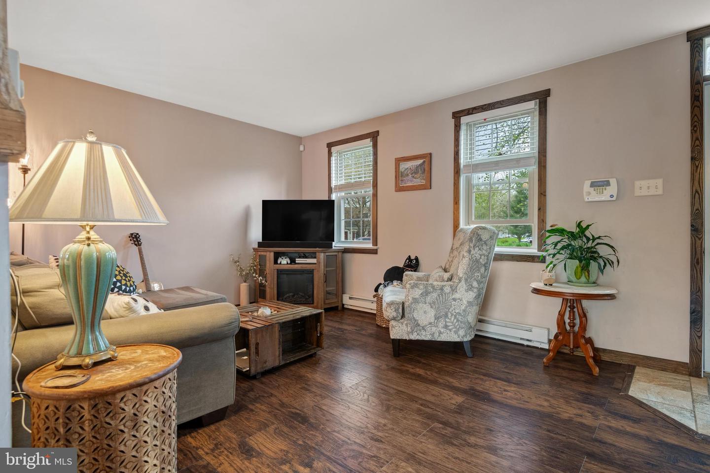 202 Fairfax Property Photo 5