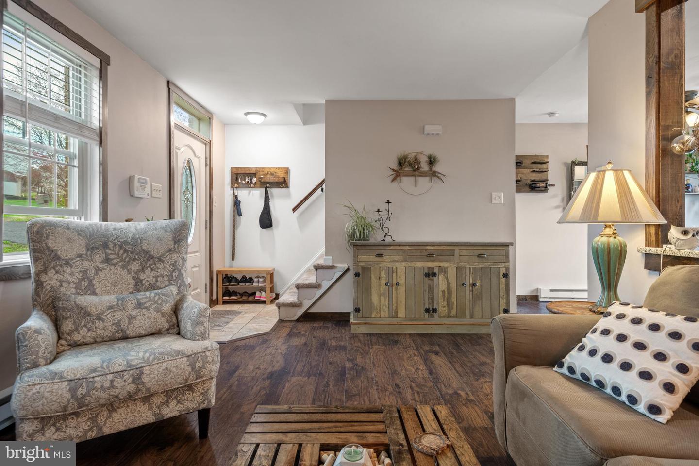 202 Fairfax Property Photo 6