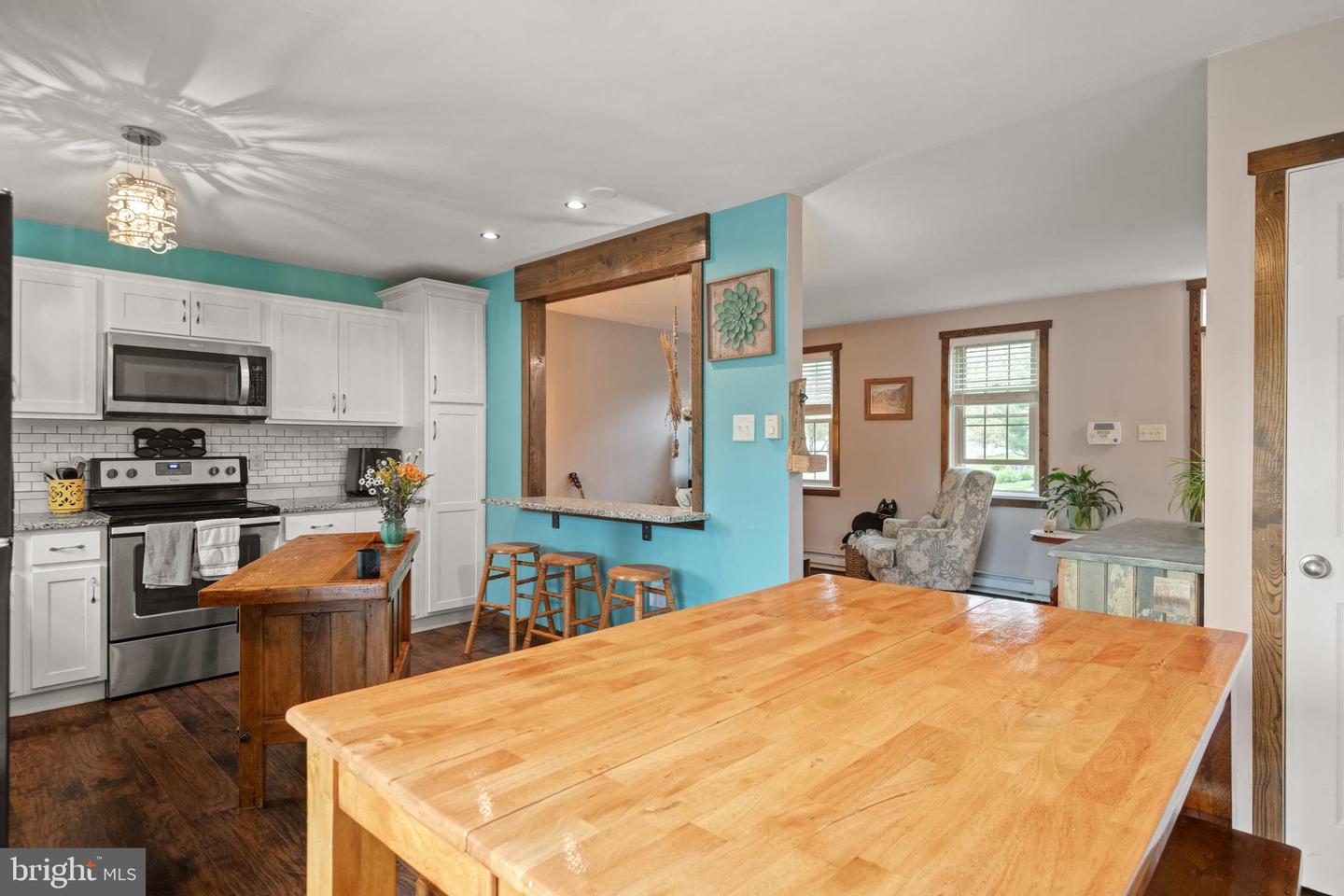 202 Fairfax Property Photo 9