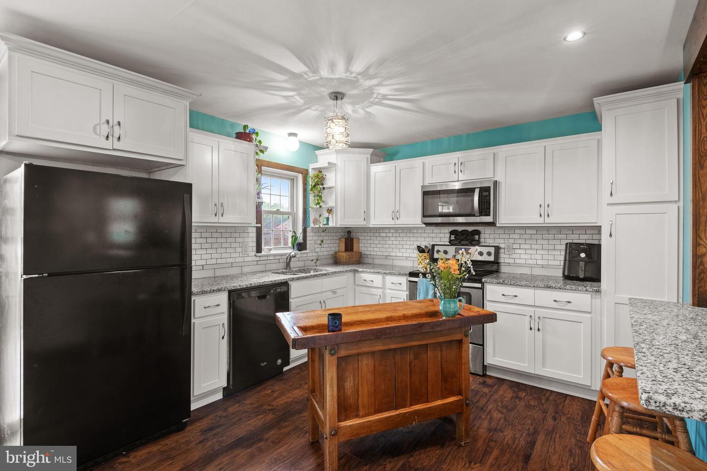 202 Fairfax Property Photo 10