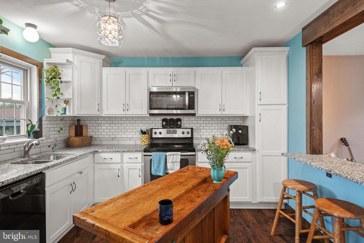 202 Fairfax Property Photo 11