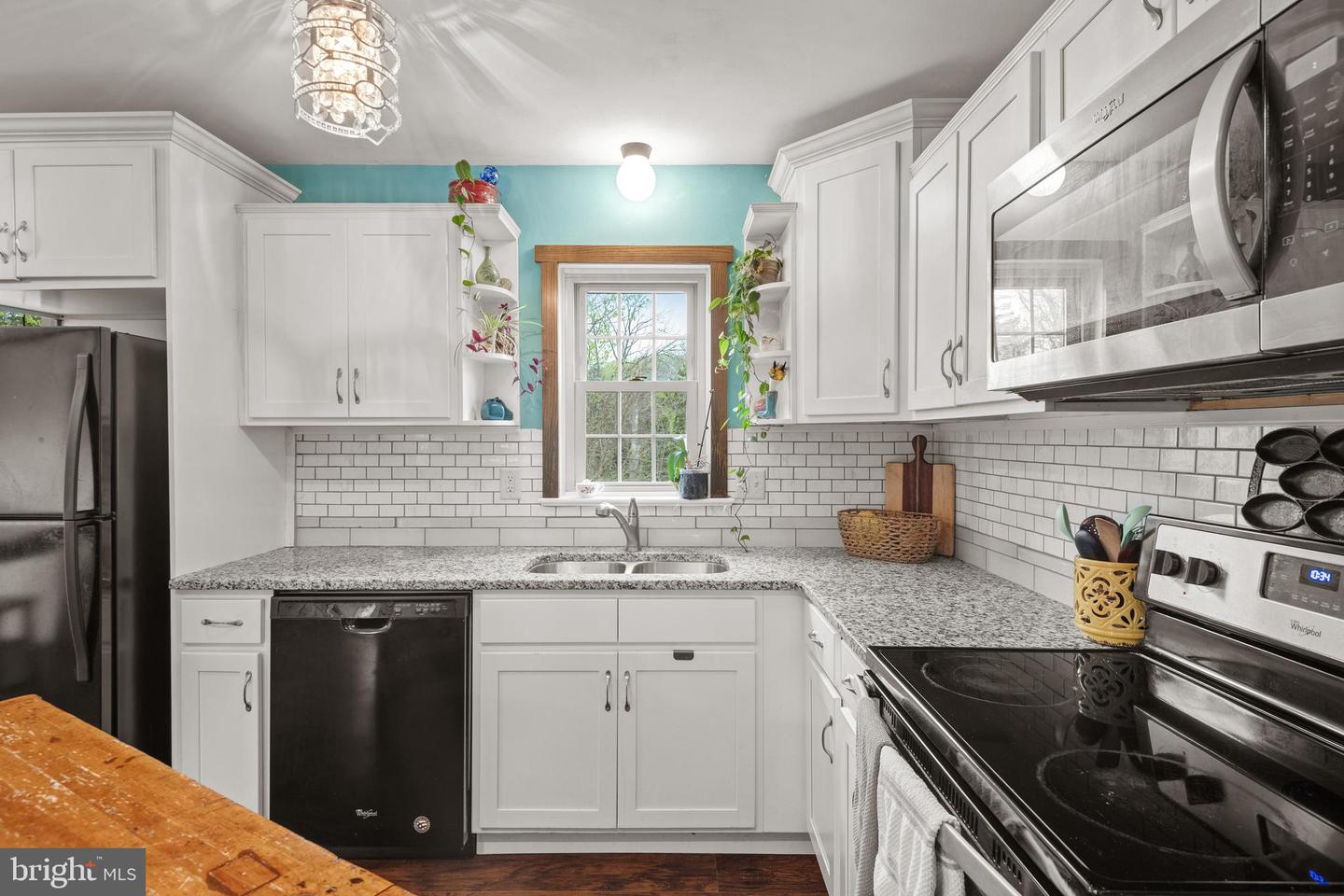202 Fairfax Property Photo 12