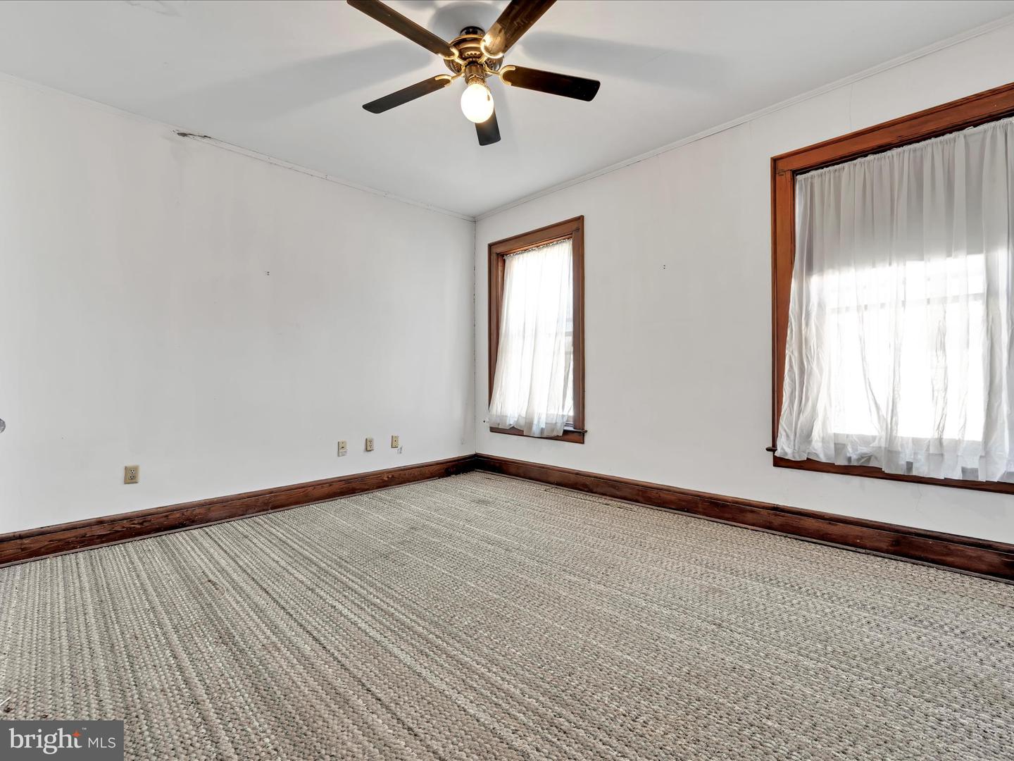 219 E Main St Property Photo 19