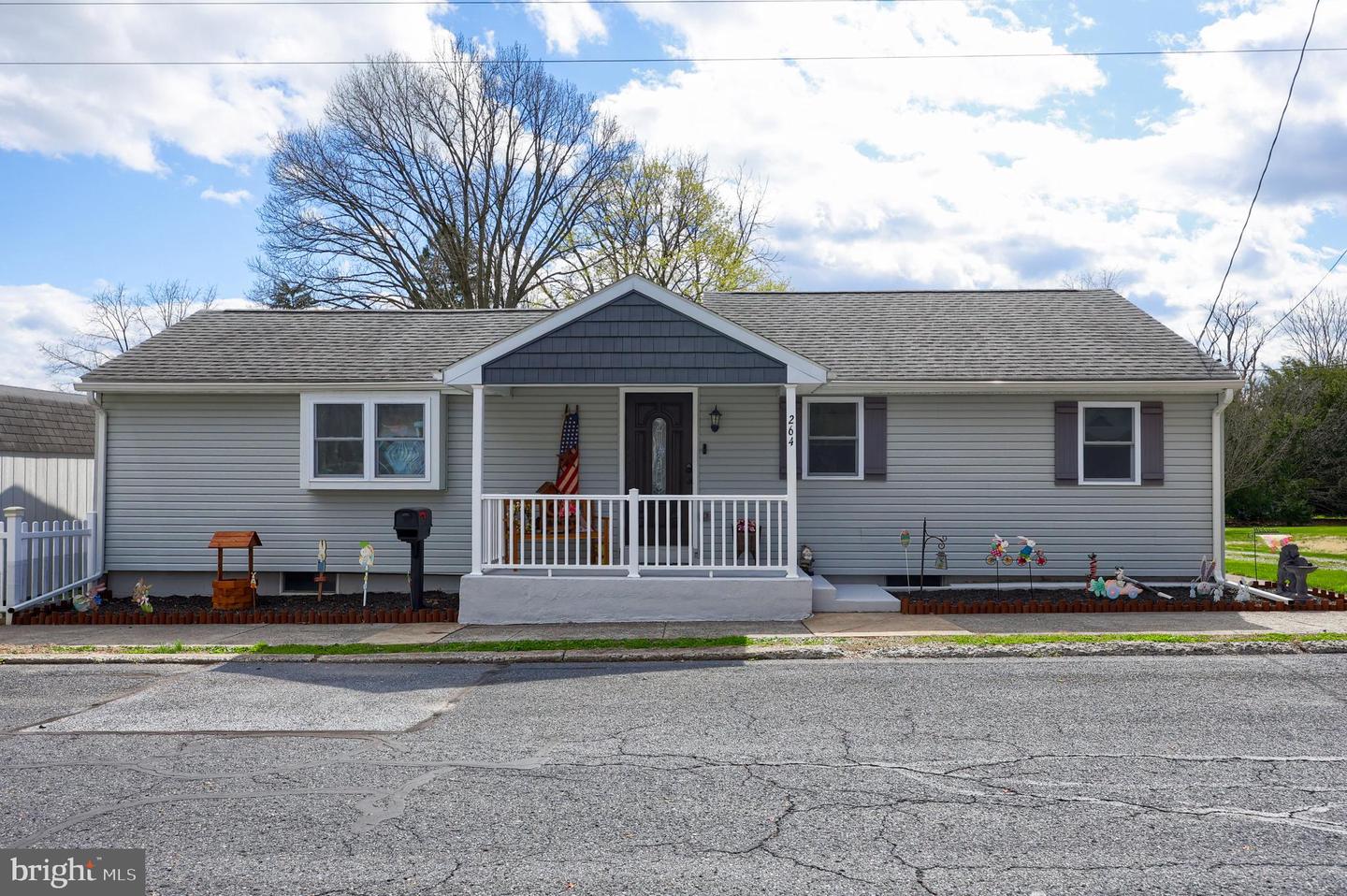 264 Noble St Property Photo