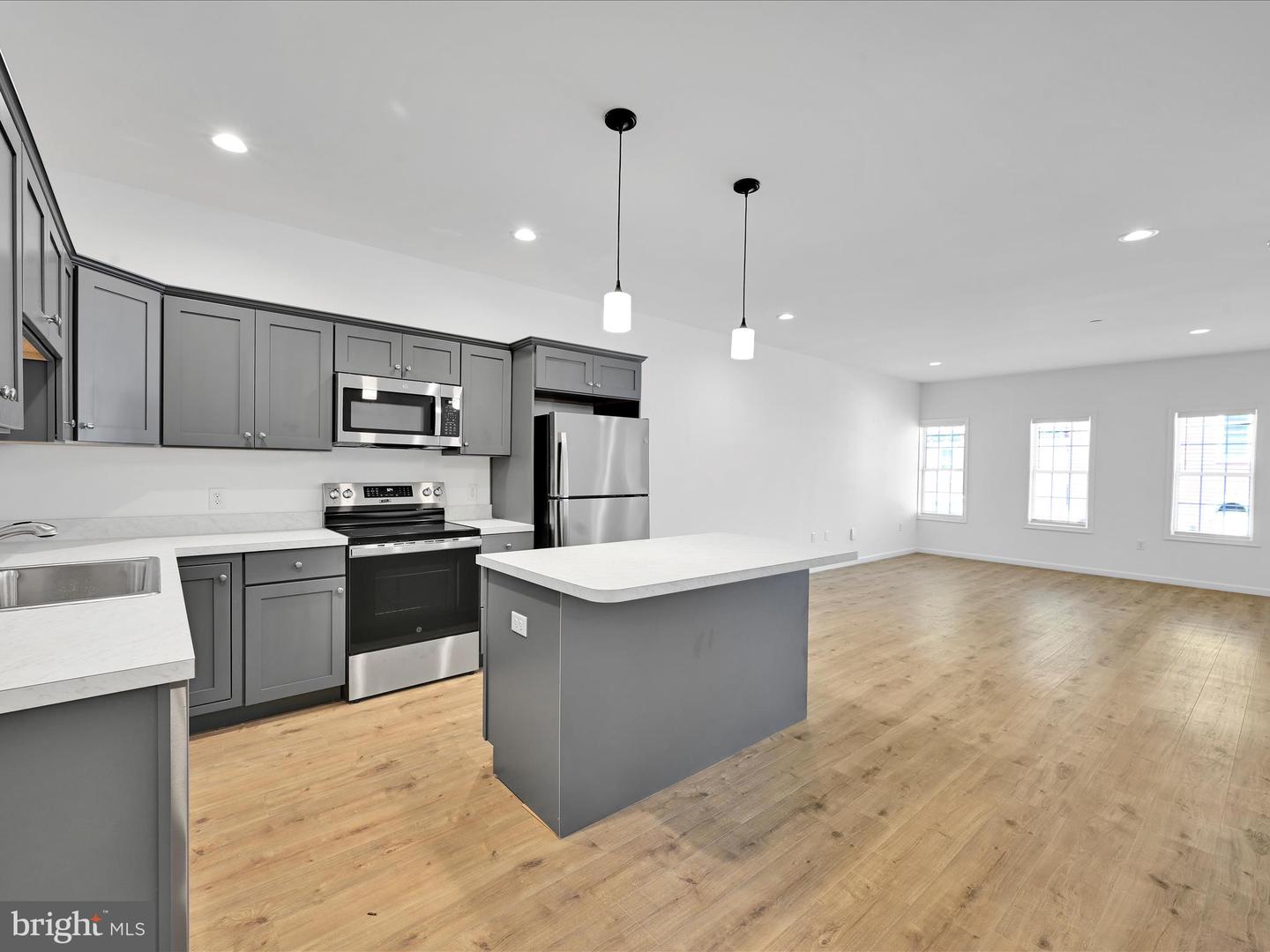 336 Main St Property Photo 12