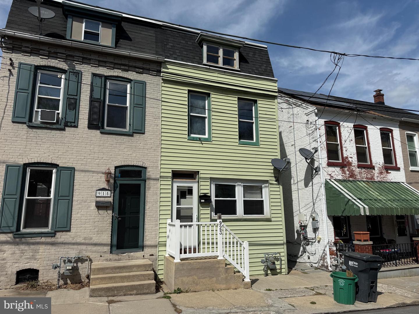 923 BLUNSTON ST