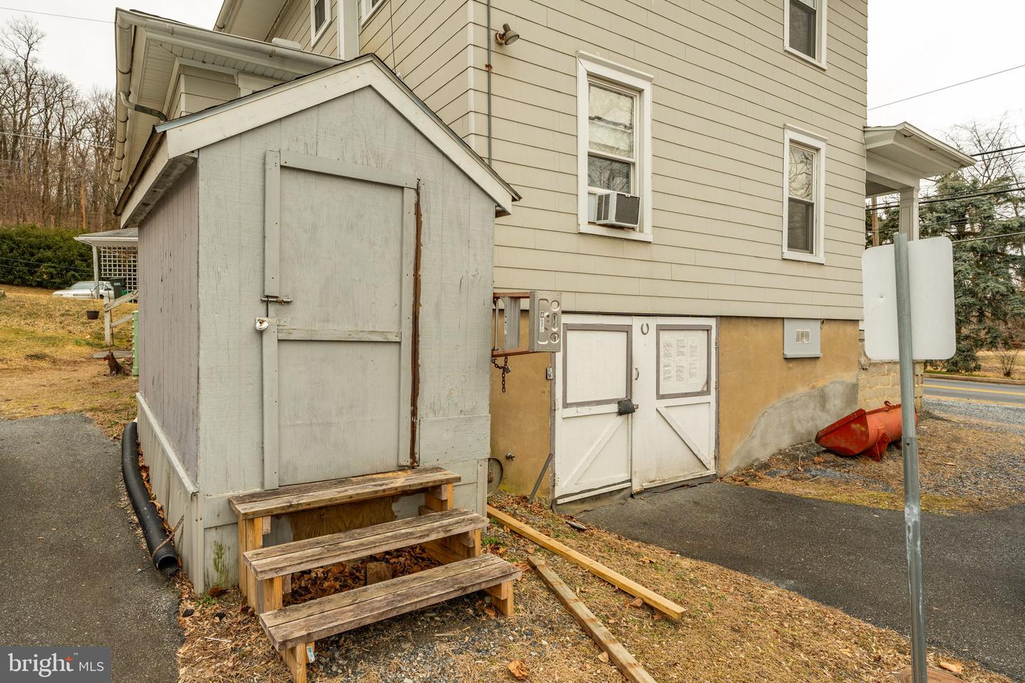 1136-1140 Steinmetz Rd Property Photo 8