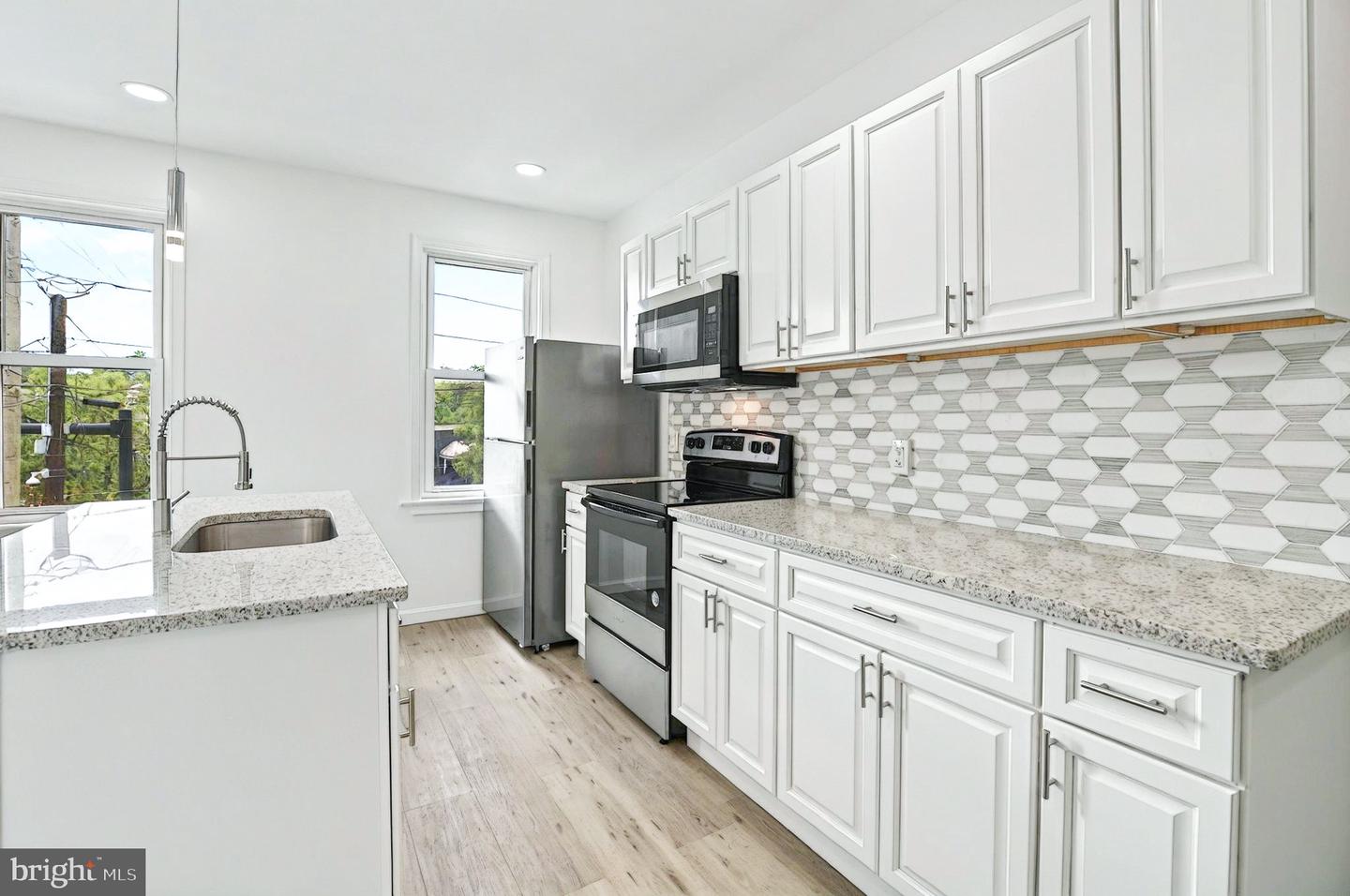 645 S Prince St Property Photo 25