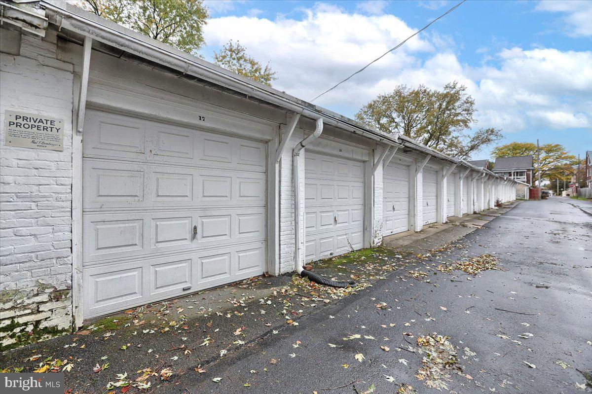 720 Property Photo 4
