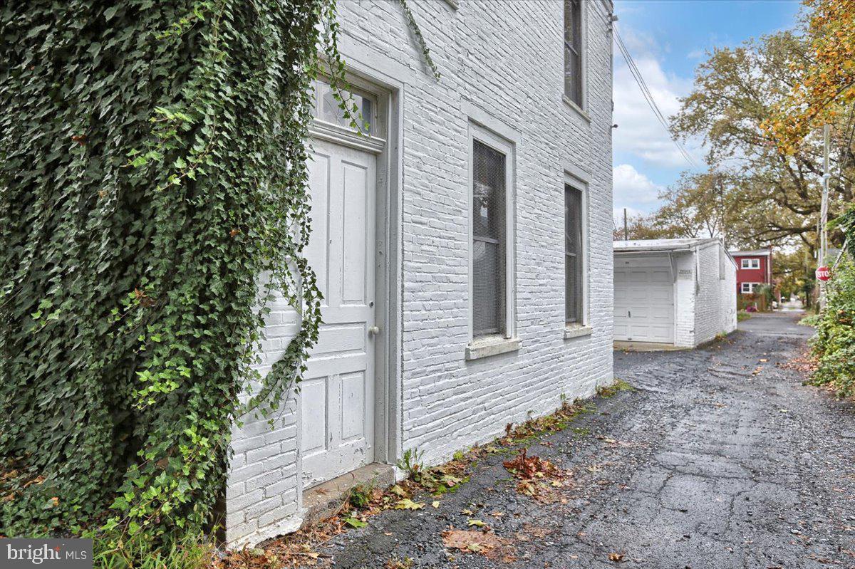 720 Property Photo 8