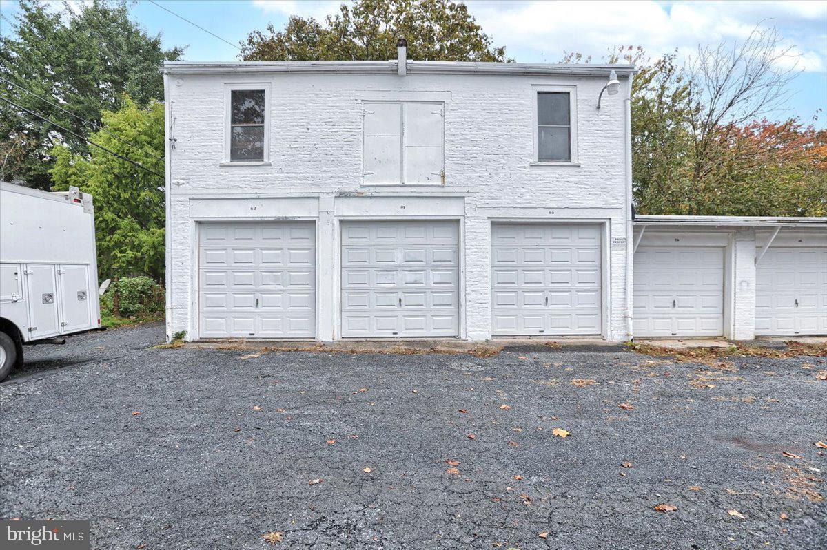 720 Property Photo 9