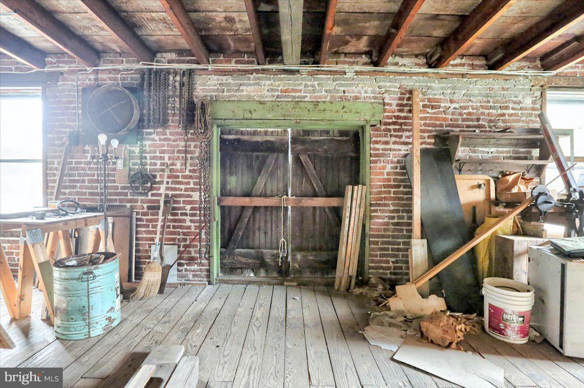 720 Property Photo 10
