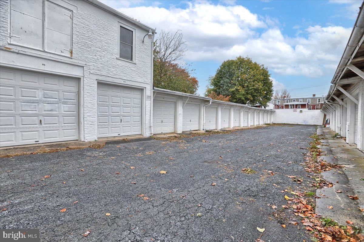 720 Property Photo 11