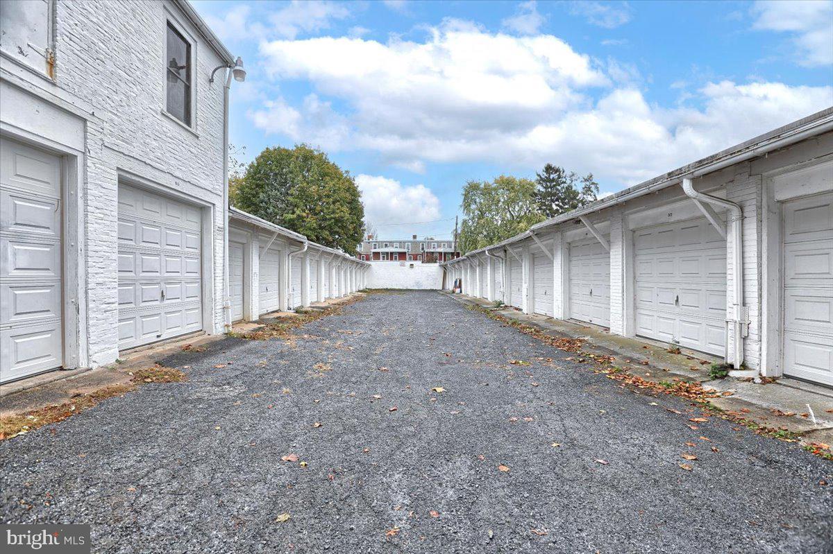 720 Property Photo 12