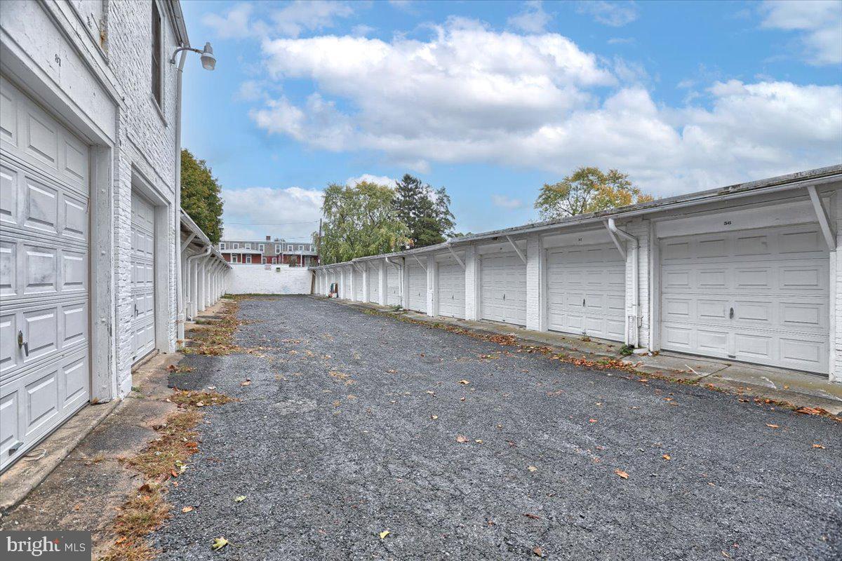 720 Property Photo 14