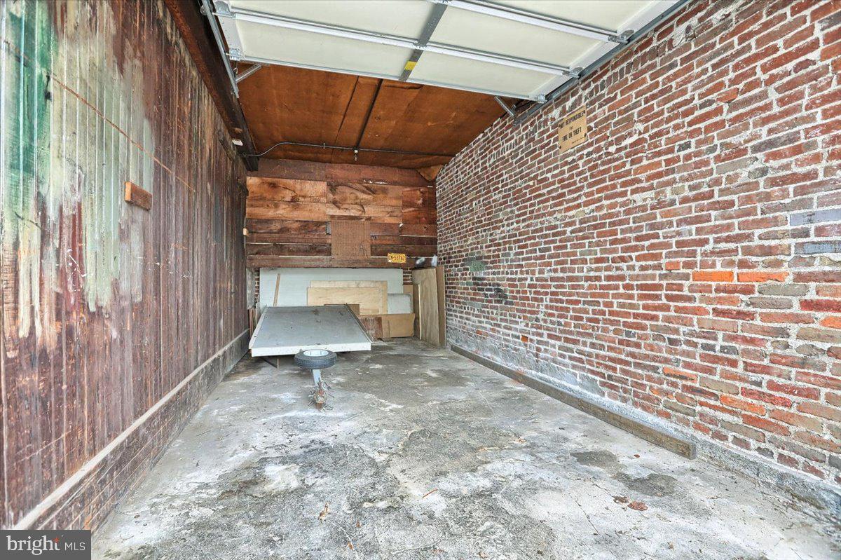 720 Property Photo 16