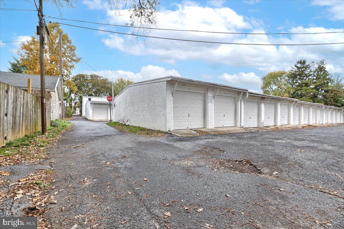 720 Property Photo 17