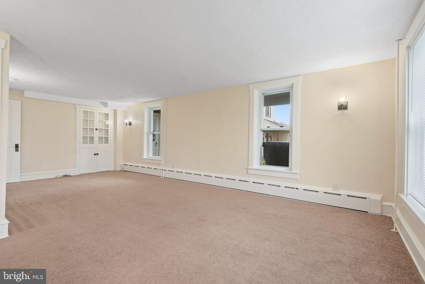 168 S Market St Property Photo 4