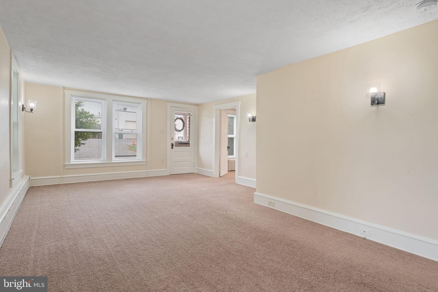 168 S Market St Property Photo 6
