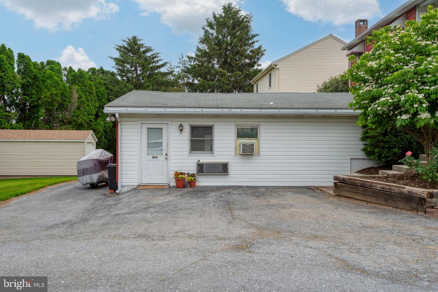 168 S Market St Property Photo 34