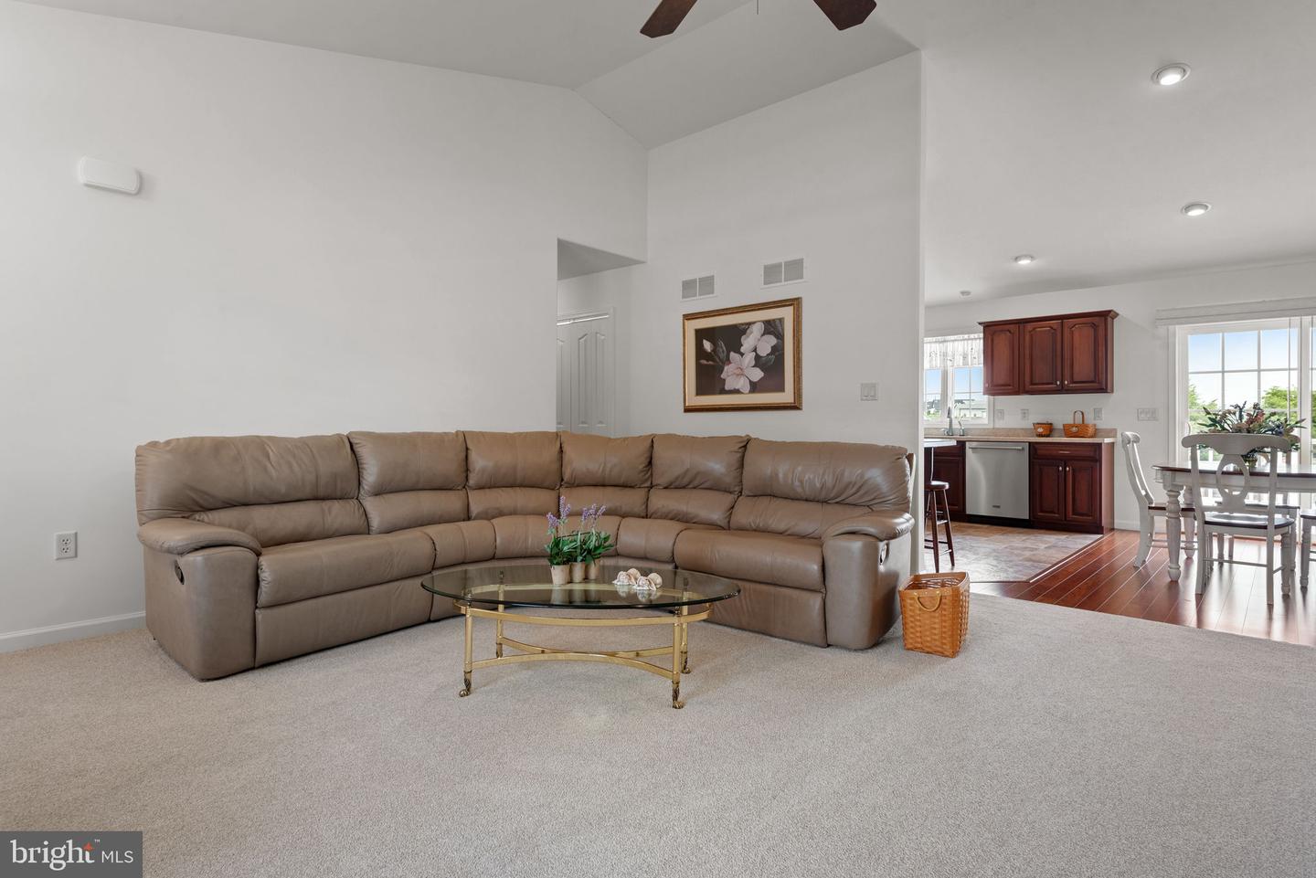 726 Heather Rdg Property Photo 6