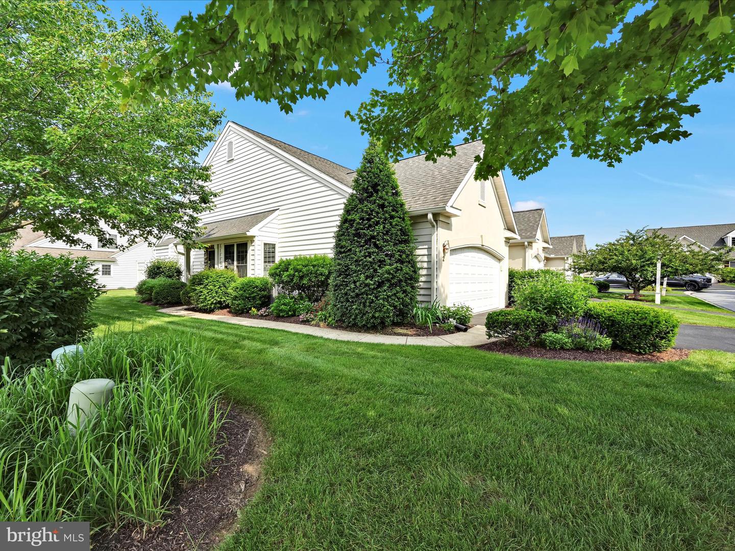 2 YORK CT Property Photo 1