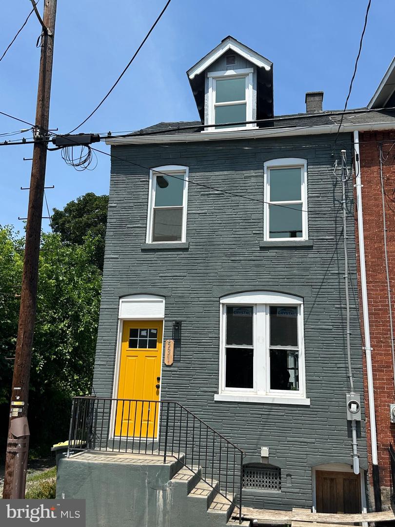 531 Lafayette St Property Photo 1