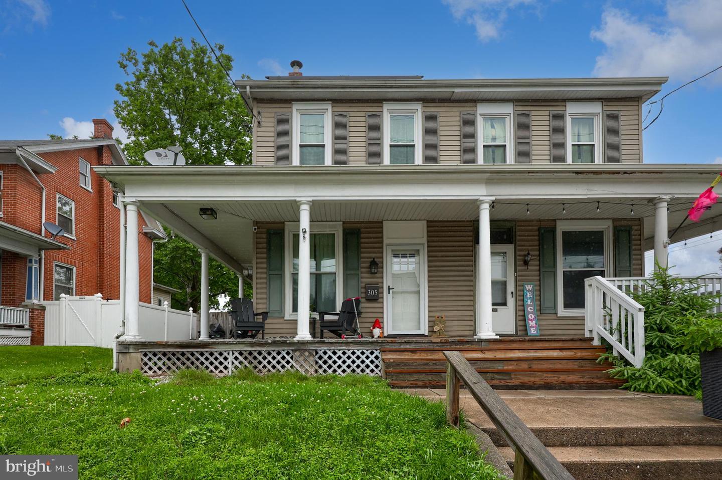 305 N Market St Property Photo 1
