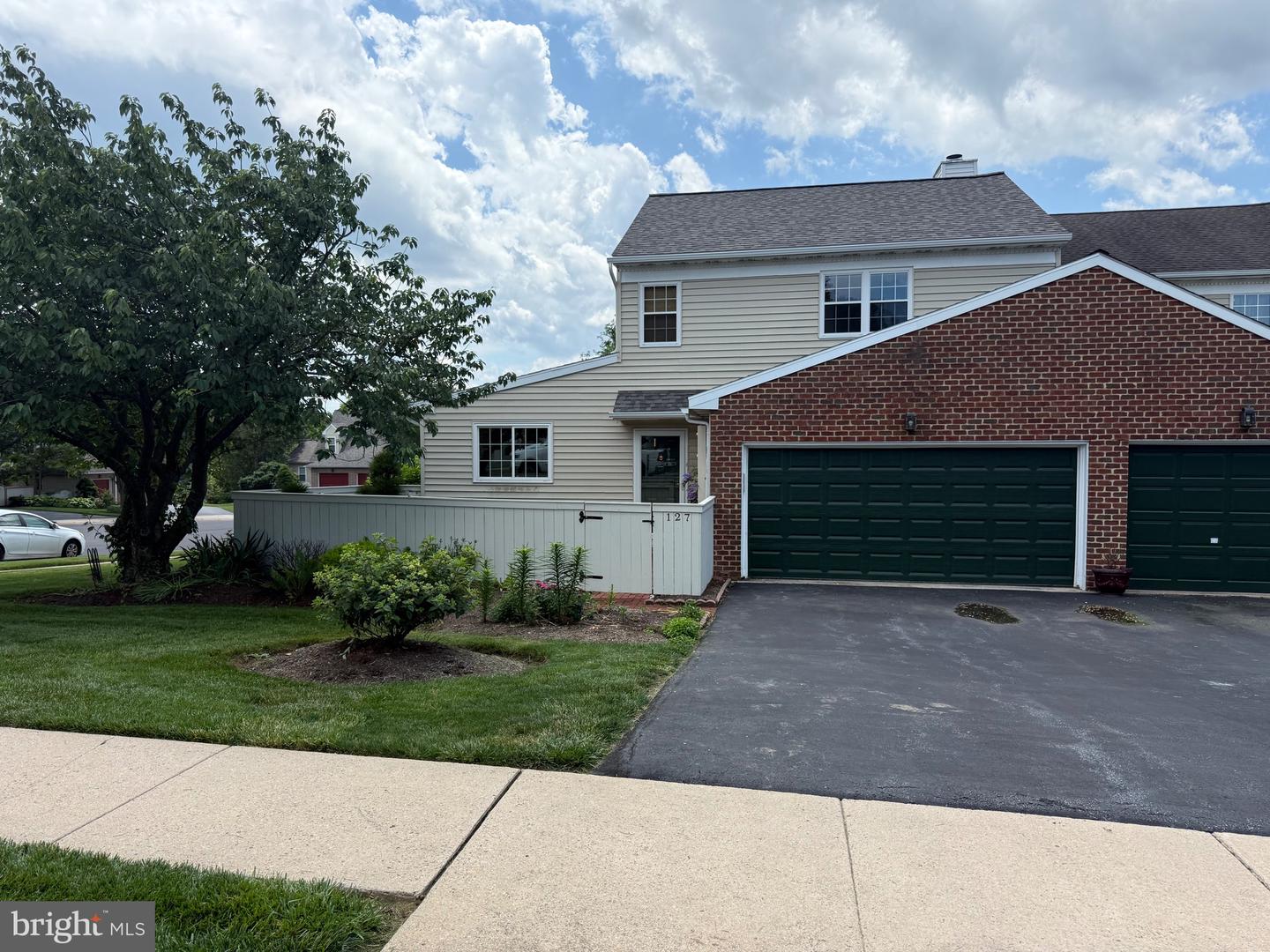 127 WINDING HILL DR