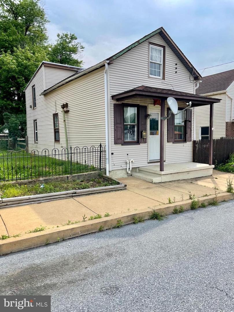 321 S Cherry St Property Photo 1
