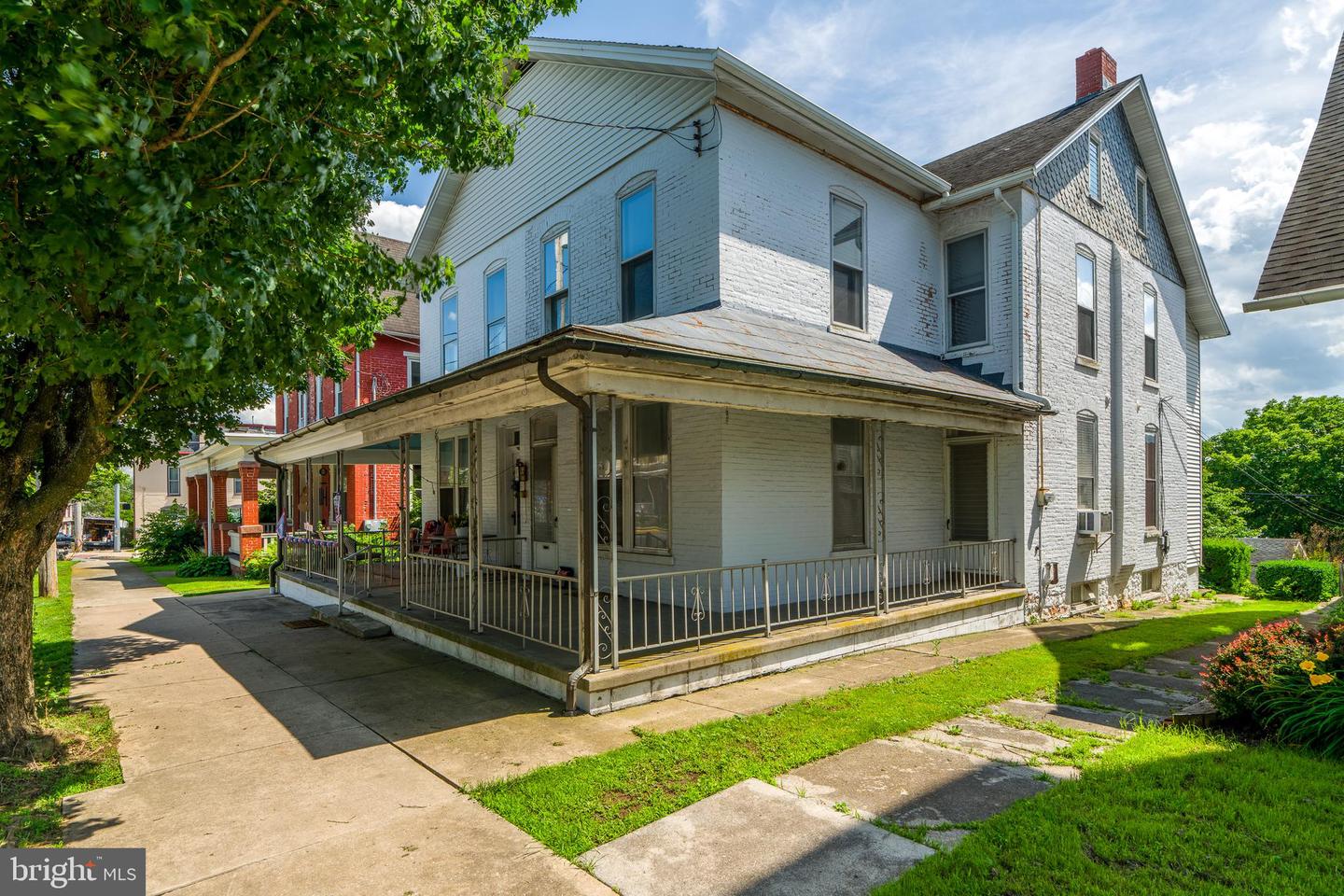 412 Main St Property Photo 1