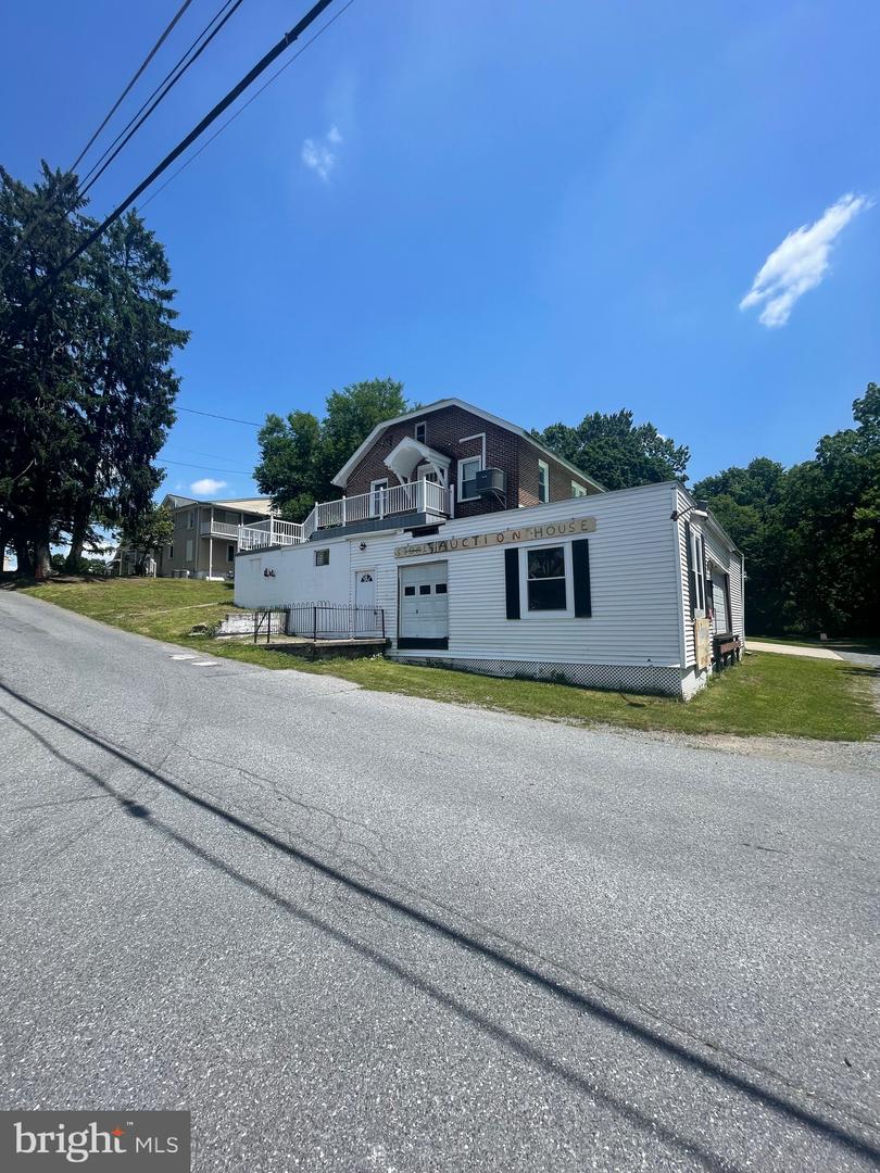 36-38 E Hummelstown St Property Photo 40