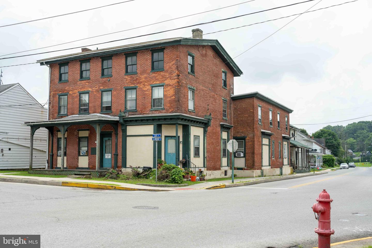 2-4 W Gay St Property Photo 1