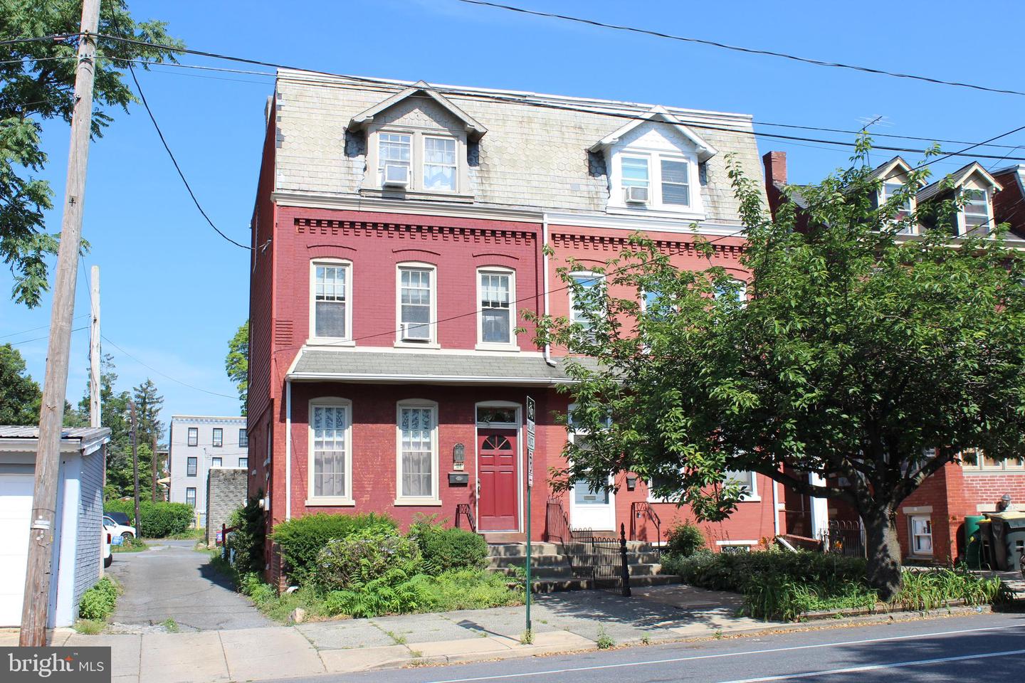 116 College Ave Property Photo 1