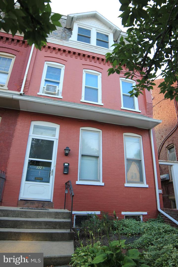 116 College Ave Property Photo 3