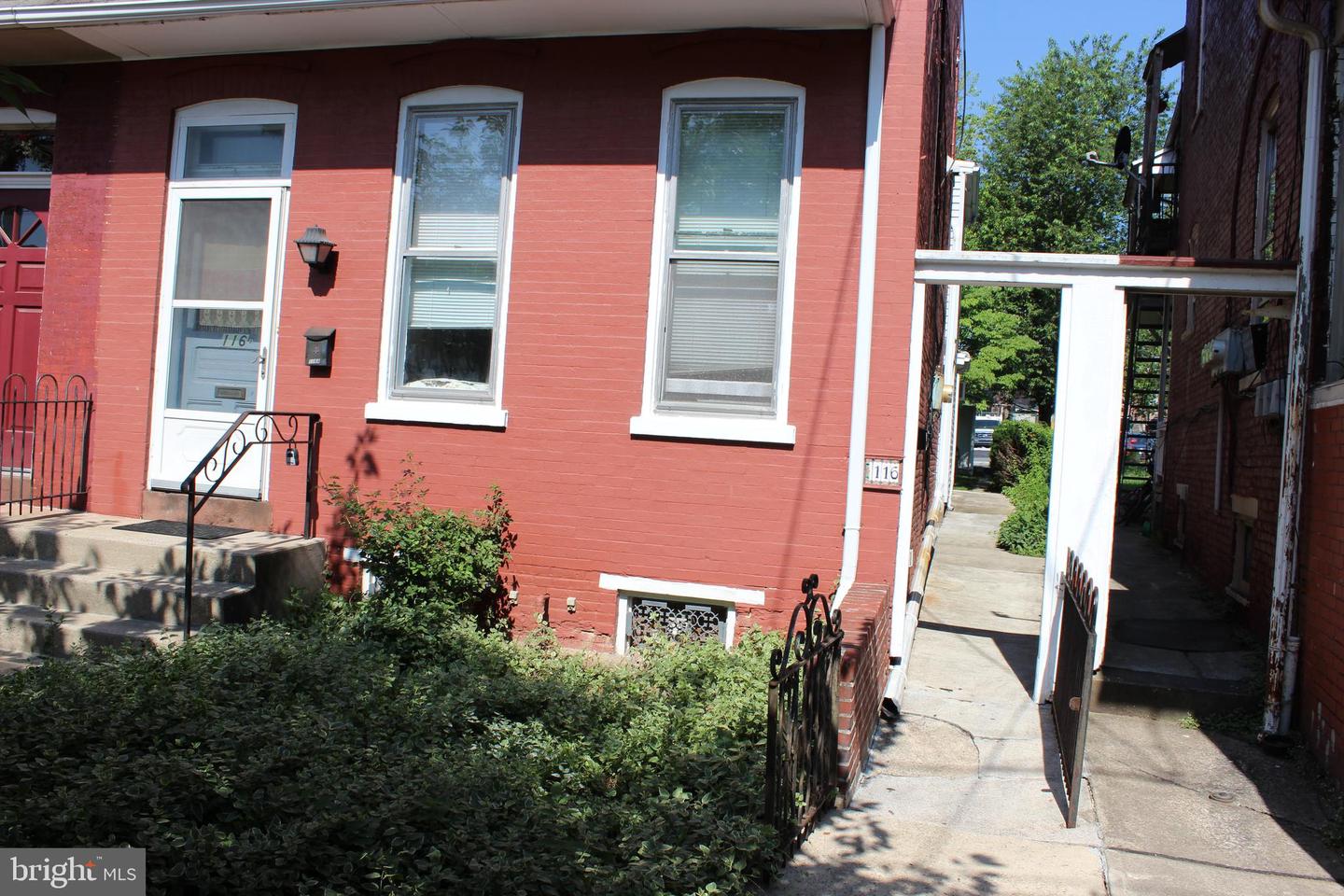 116 College Ave Property Photo 4