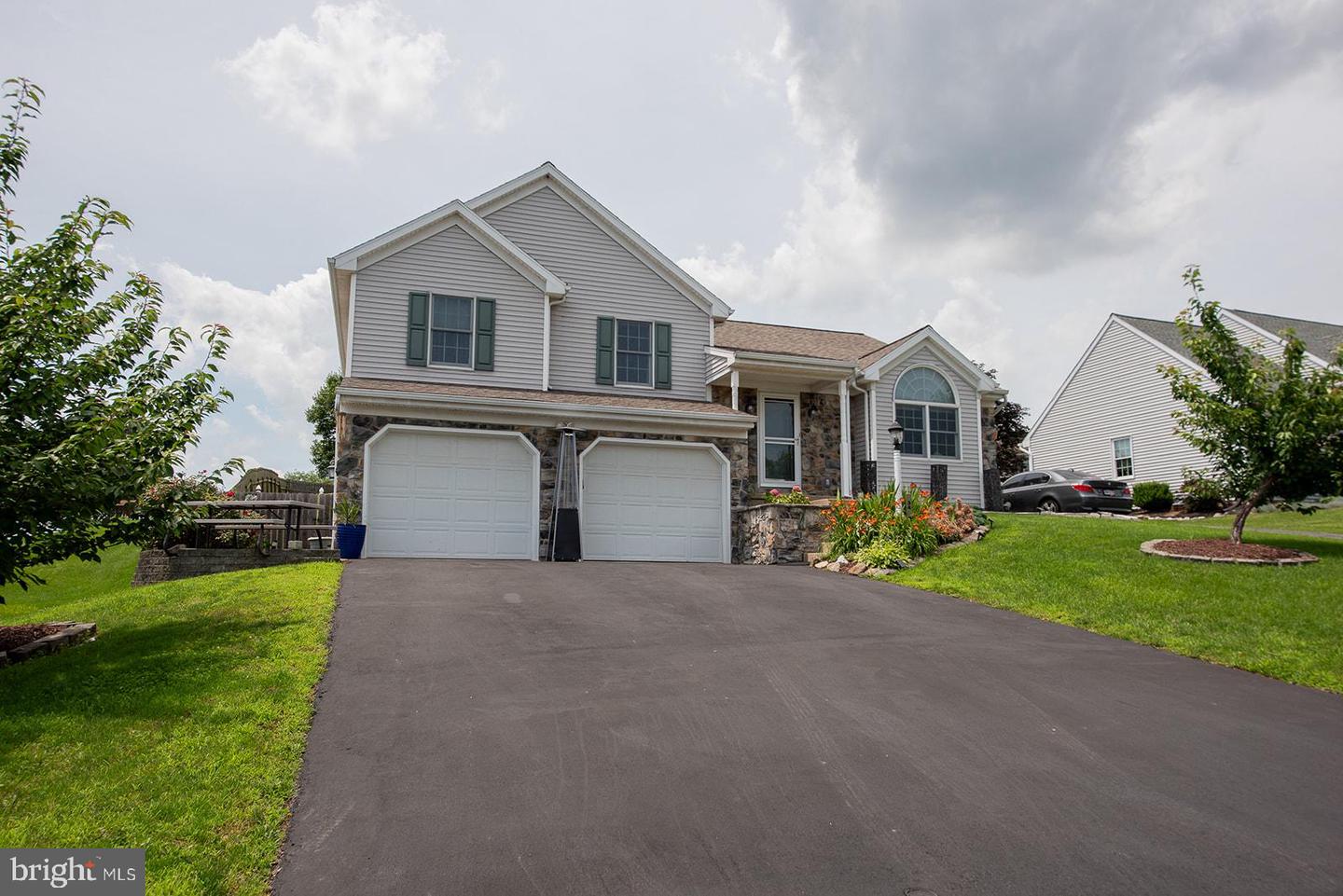 34 Shefford Dr Property Photo 1