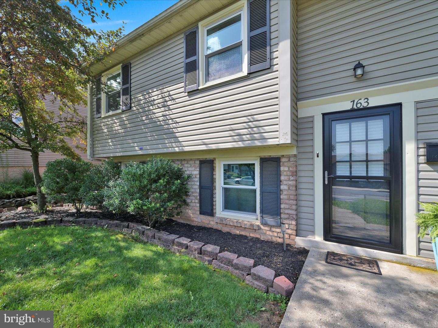 163 Irene Ave Property Photo 3