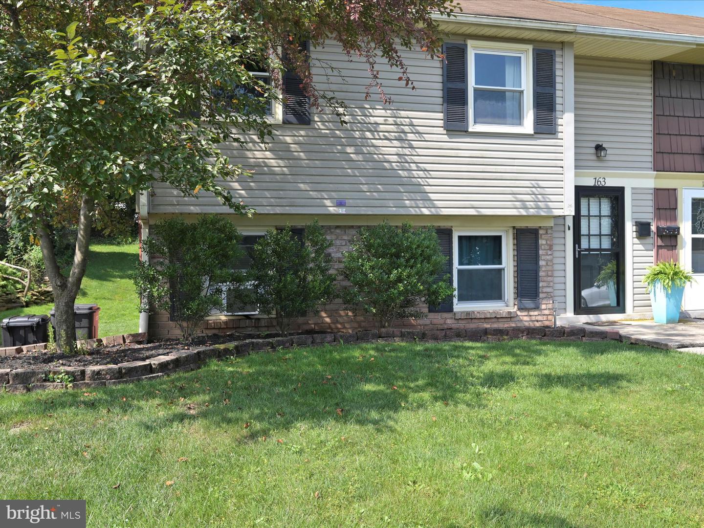 163 Irene Ave Property Photo 4