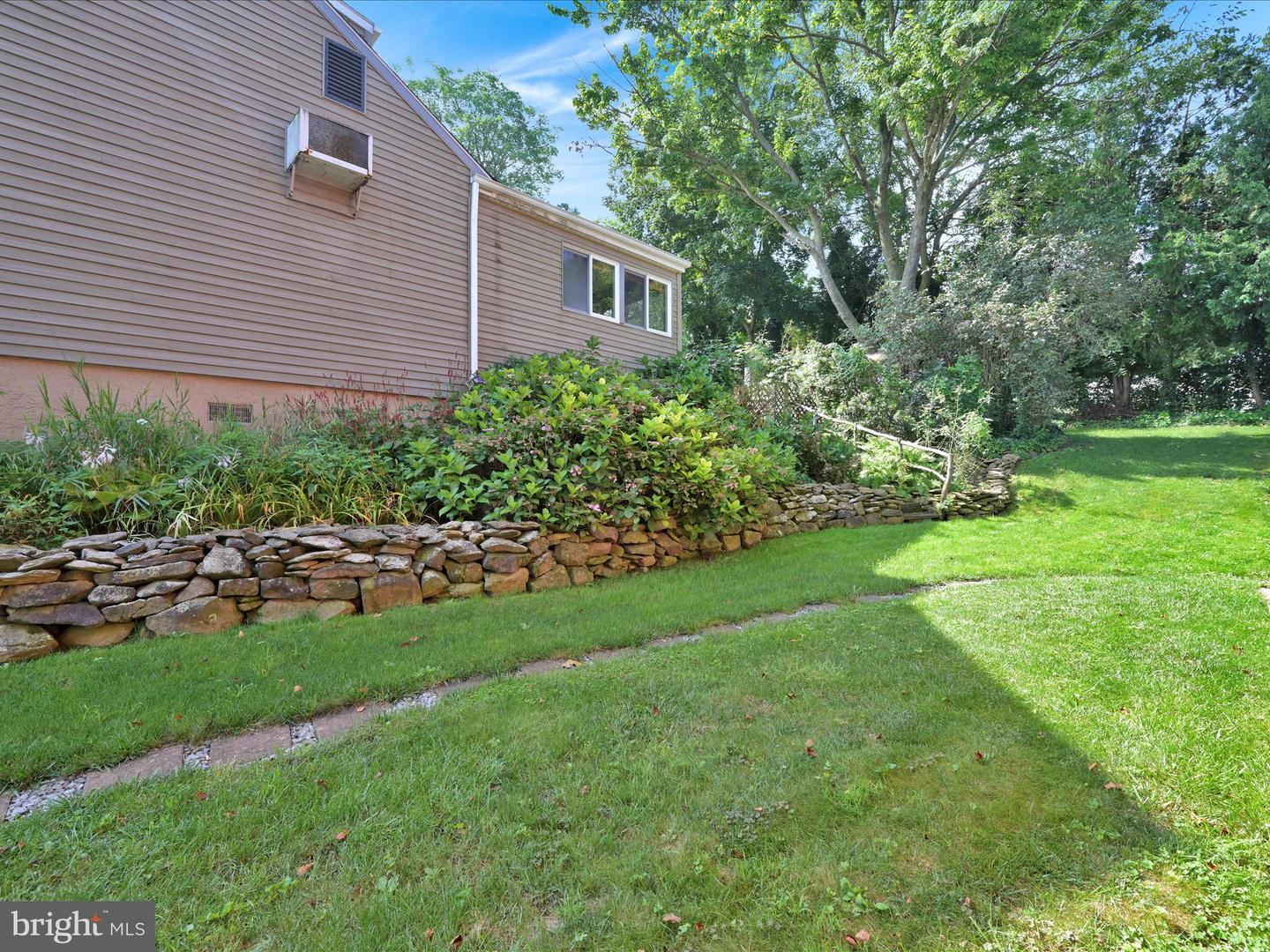 163 Irene Ave Property Photo 20