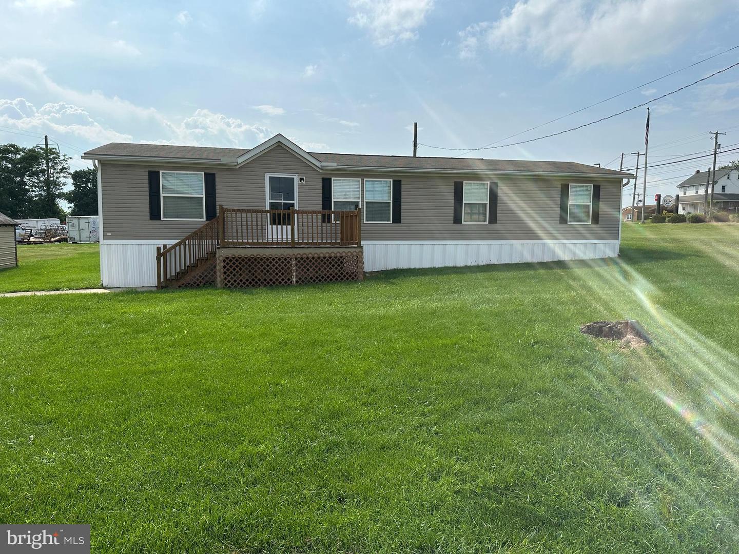 122 LAUVER DR