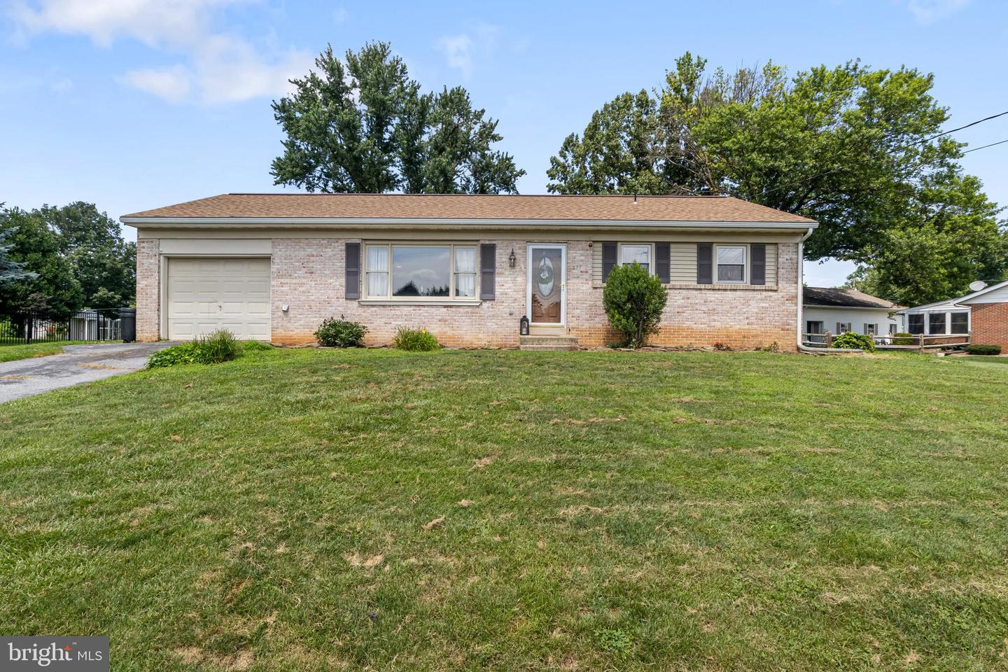727 Sharon Dr Property Photo 1