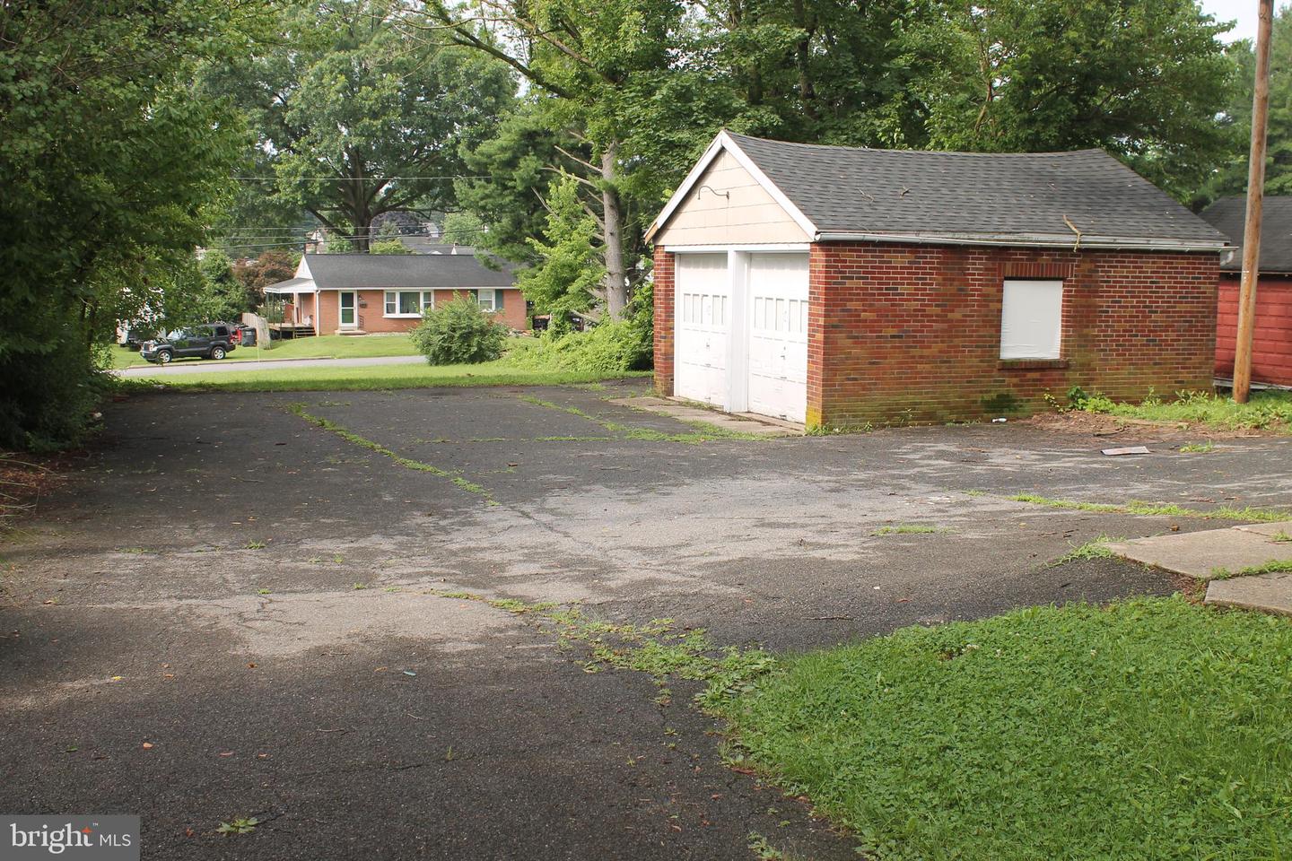 1922 Columbia Ave Property Photo 3