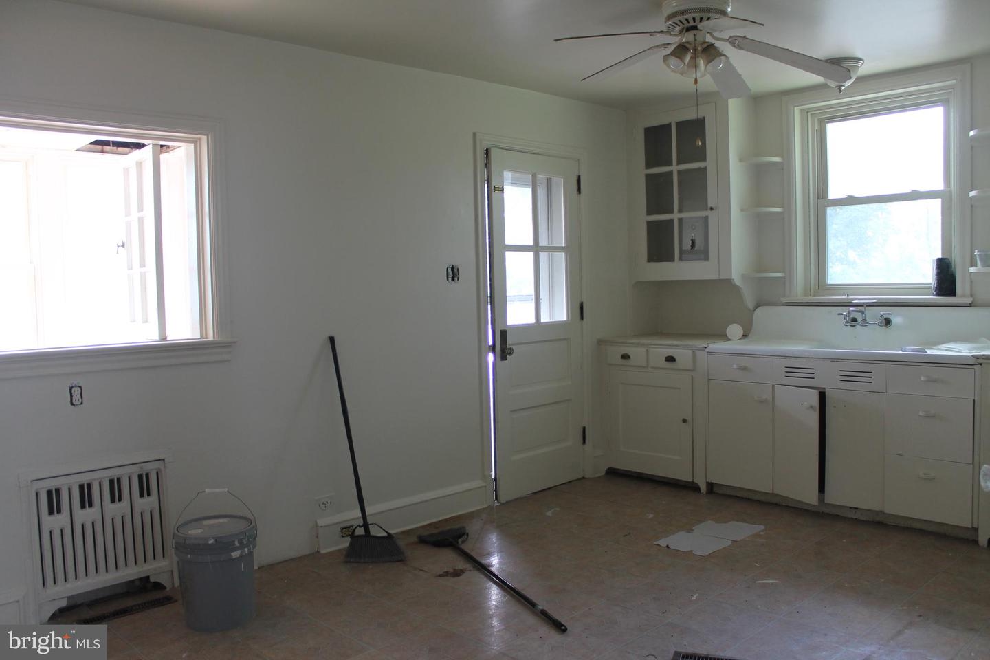 1922 Columbia Ave Property Photo 4
