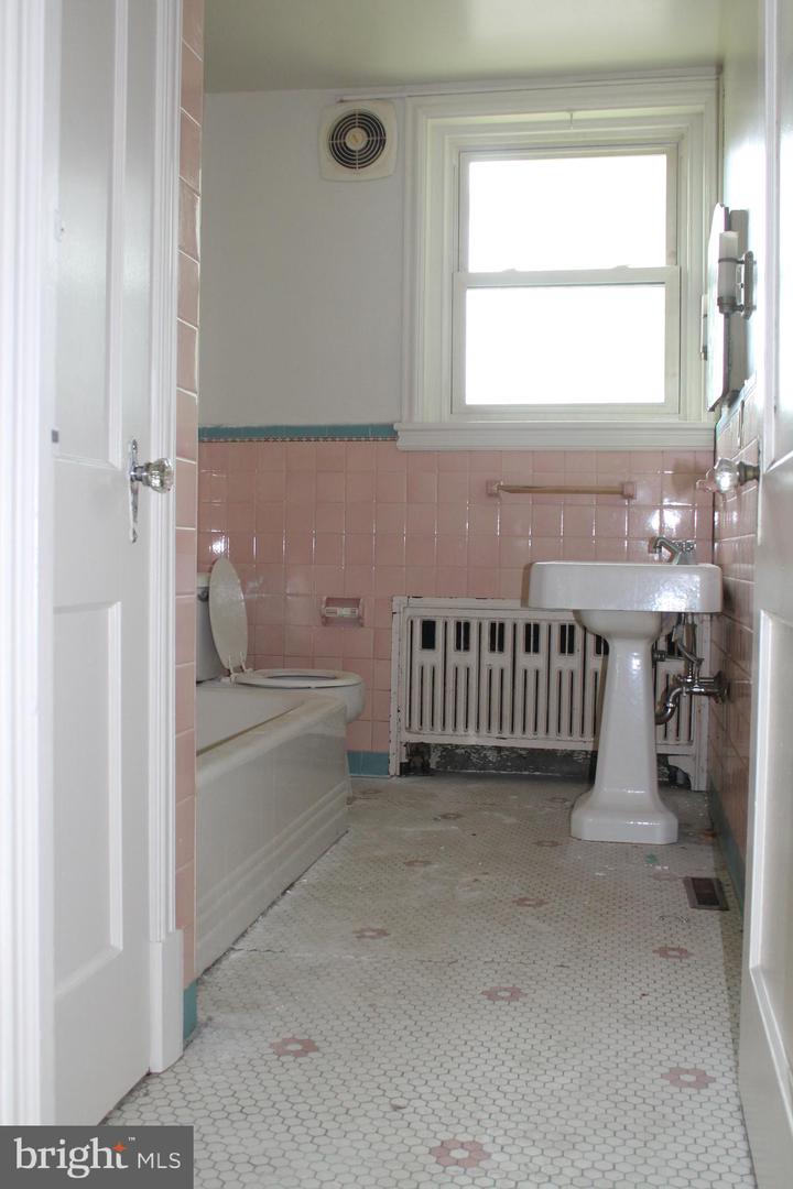 1922 Columbia Ave Property Photo 10
