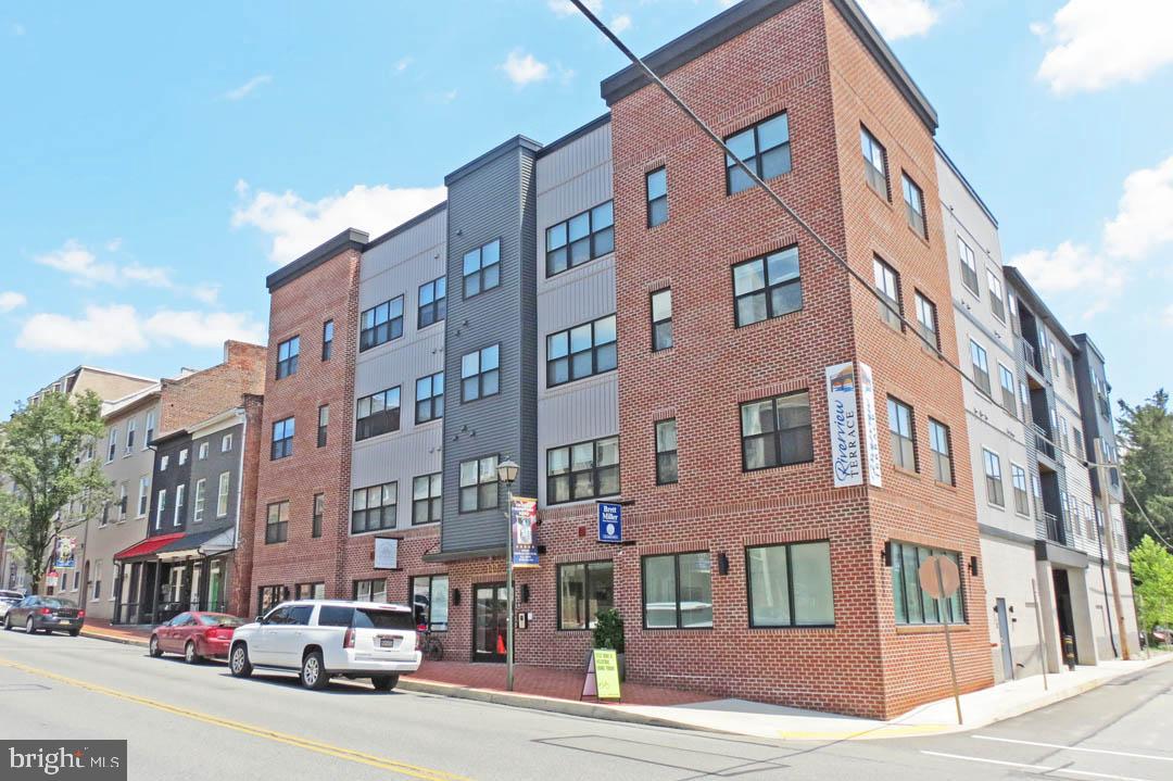 132 Locust St #first Floor 101 Property Photo 3